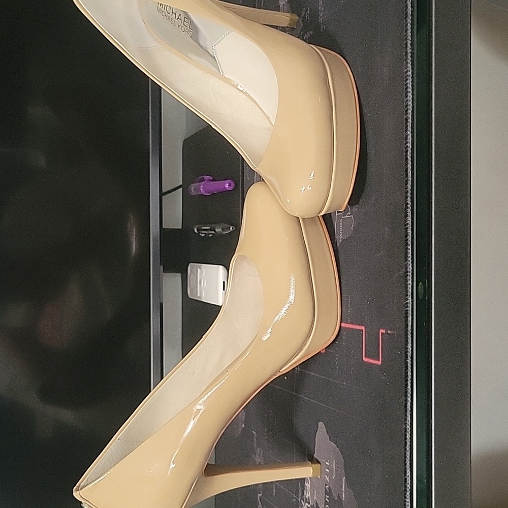 Michael Kors Nude patent pumps